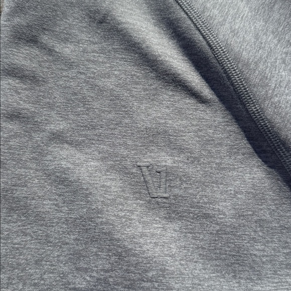 VUORI Coronado Crew men's Light Heather Grey size medium nwt - Picture 2 of 6